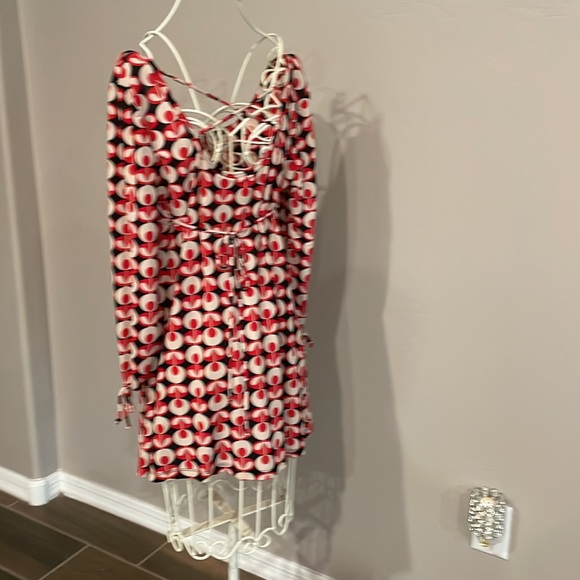 Two blouses identical pattern. Four buttons down the front. - Picture 6 of 7